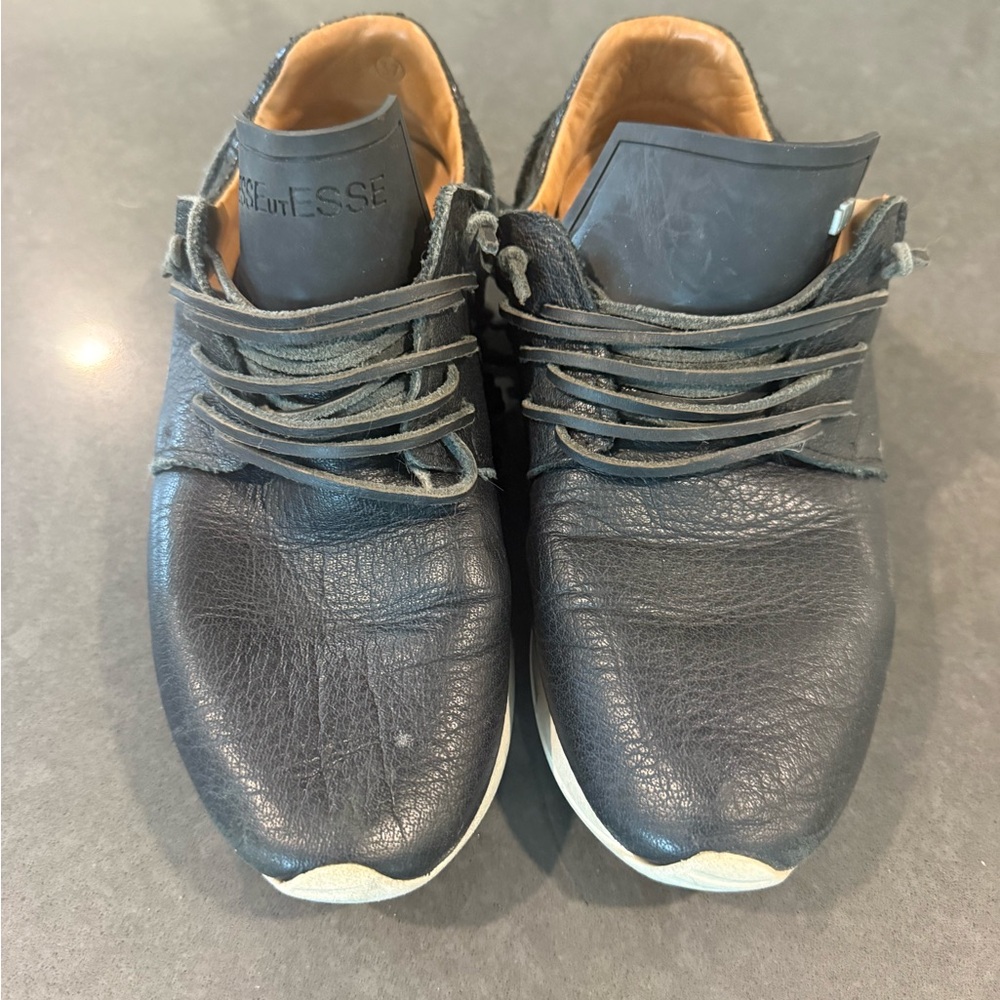 Ellesse Black Sneakers with Unique Lacing System